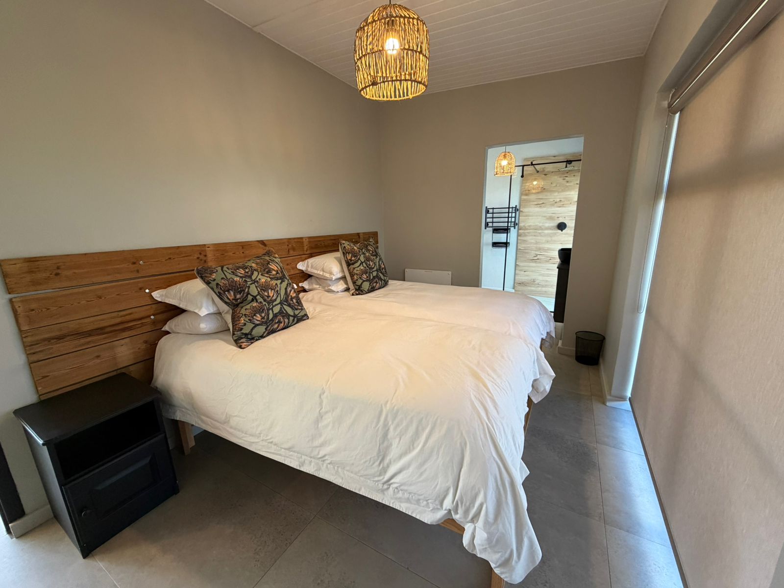 Twin bedroom